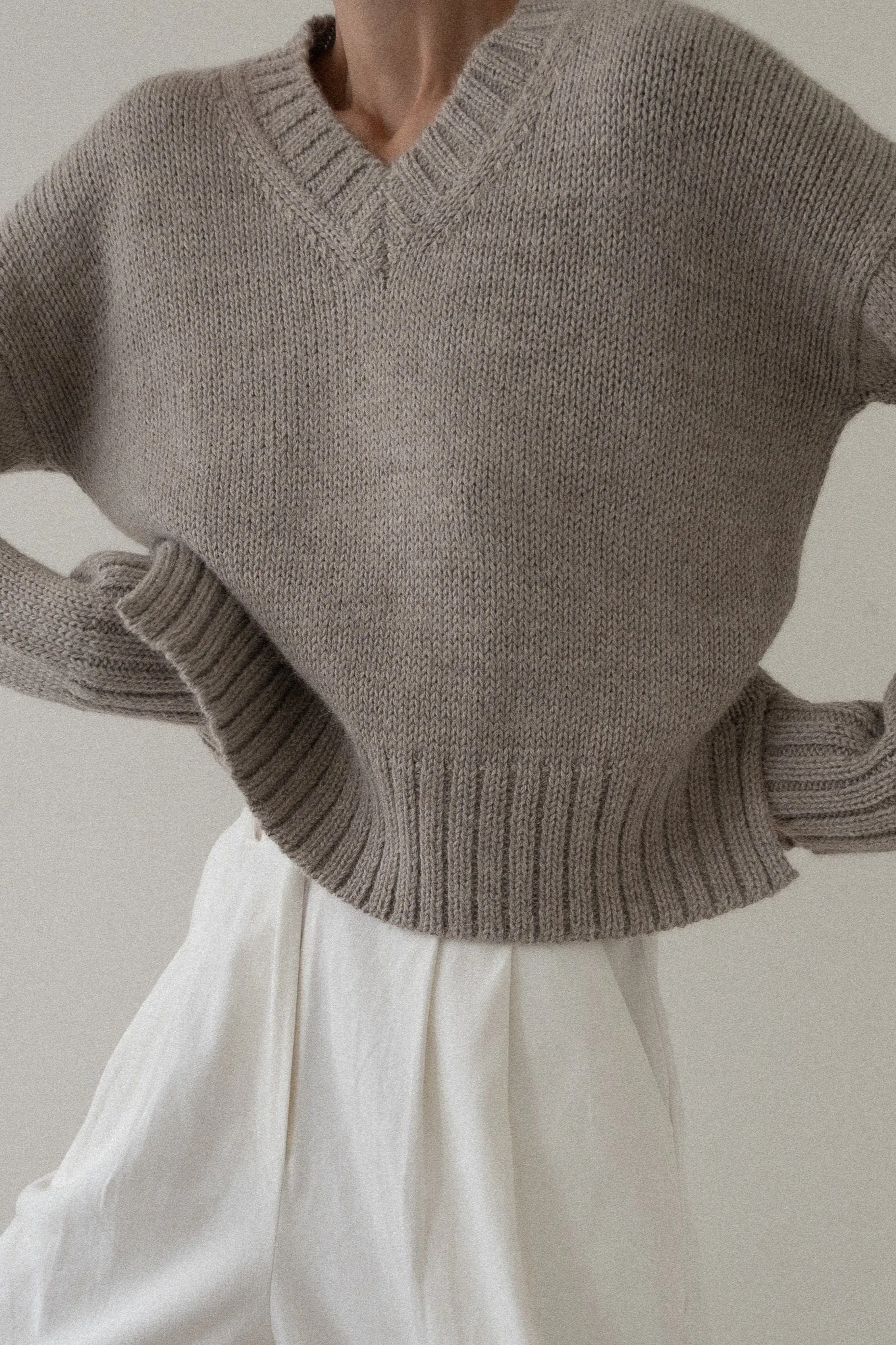 Billy V-Neck Sweater - Oat